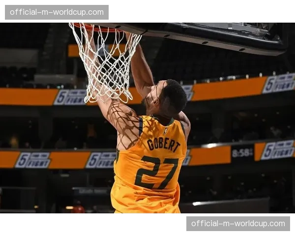 消息:官方发布三月效率榜,亚历山大首次登顶球员效率值(PER)榜首 消息:官方发布三月效率榜,亚历山大首次登顶球员效率值(PER)榜首