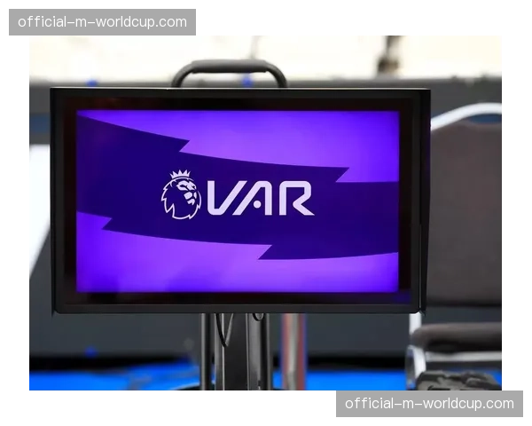 VAR技术在意甲的应用争议：裁判标准统一与比赛流畅度的平衡难题