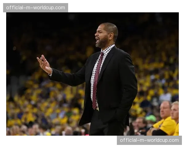 活塞主帅比克斯塔夫荣获汤姆贾诺维奇奖，表彰执教与媒体合作